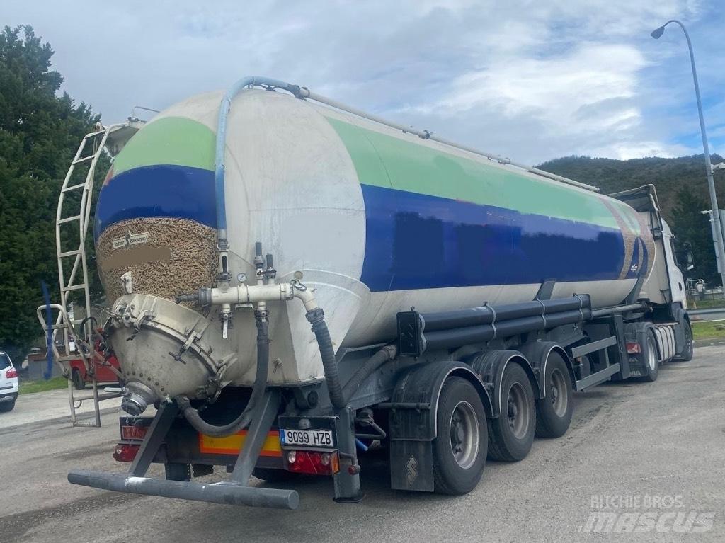 Spitzer SK2460CAL Semi-trailer med Tank