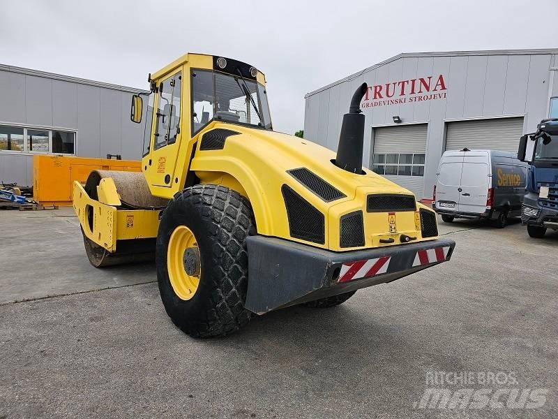 Bomag BW 213 D H-4 Enkelt tromle
