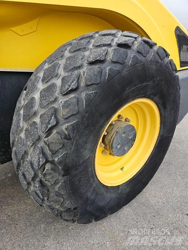Bomag BW 213 D H-4 Enkelt tromle