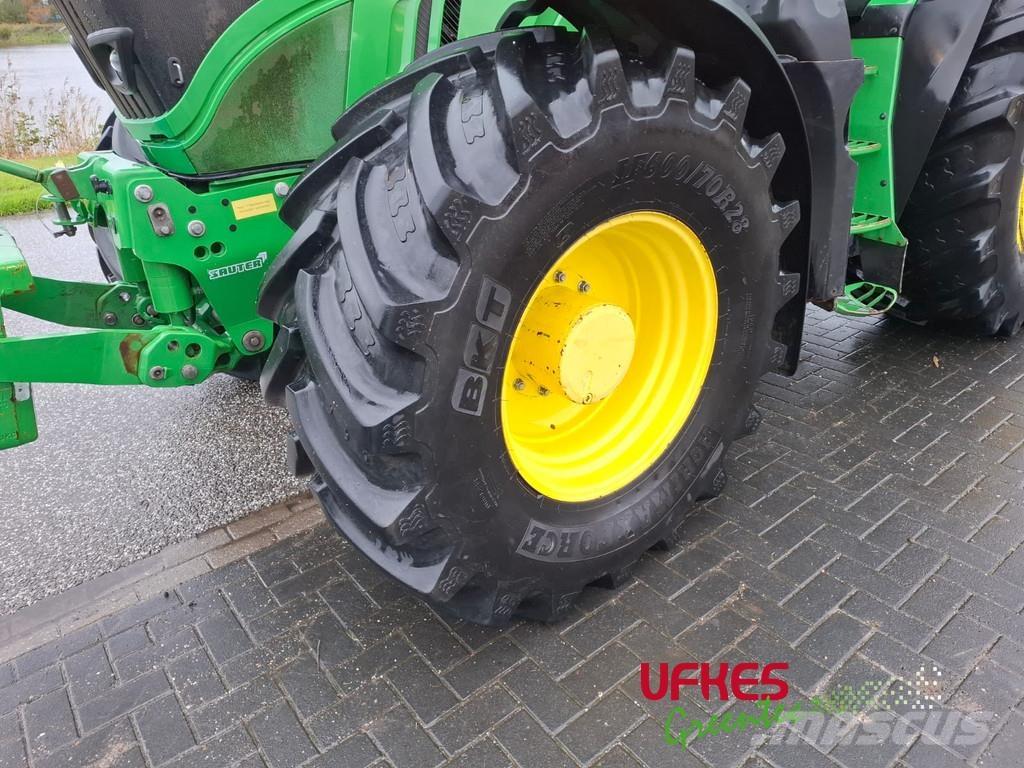 John Deere 6215 R Traktorer