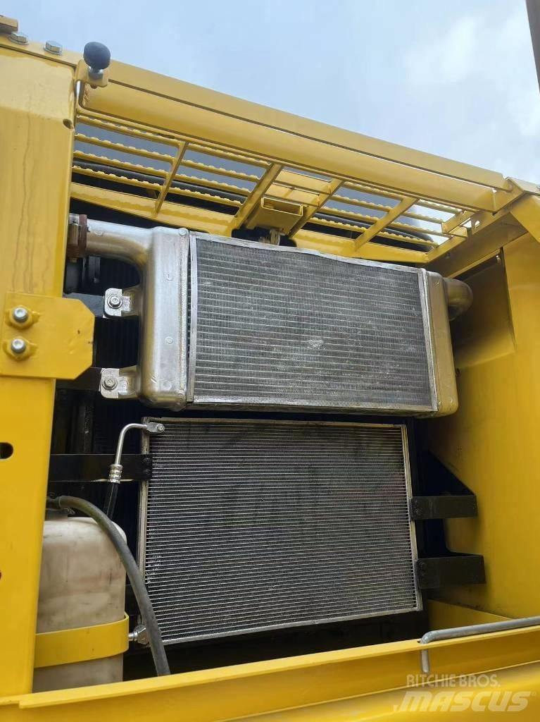 Komatsu PC 220-7 Gravemaskiner på larvebånd