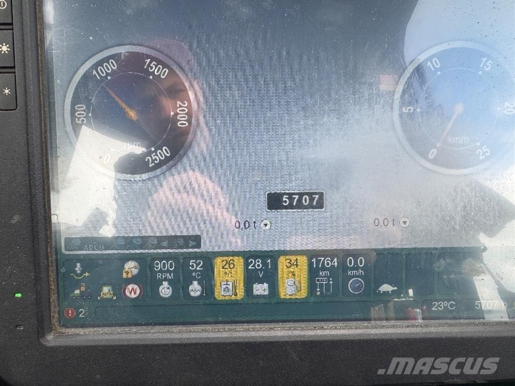 John Deere 810 E Udkørselsmaskiner