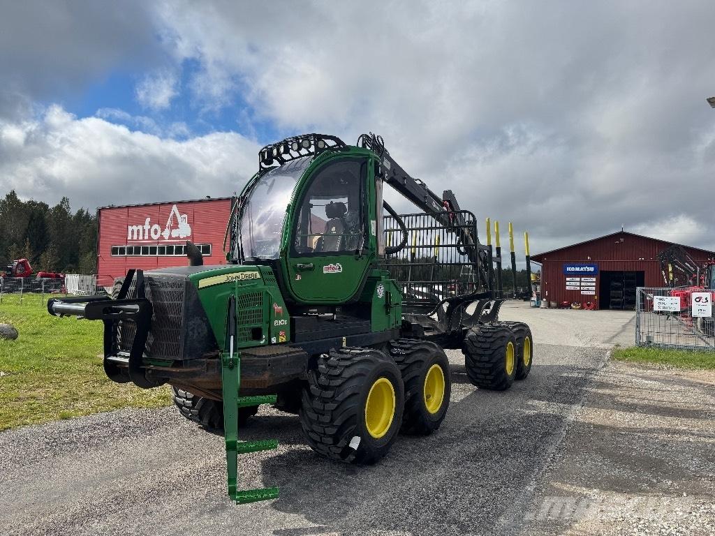 John Deere 810 E Udkørselsmaskiner
