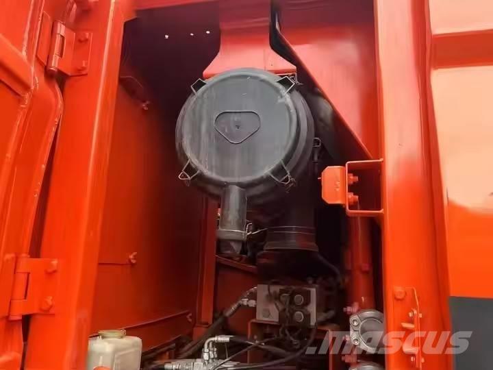 Doosan DX 225 LC Gravemaskiner på larvebånd