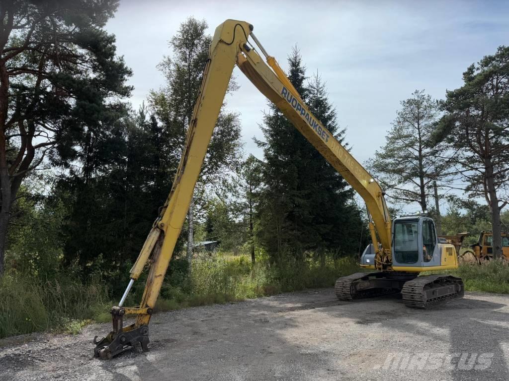 New Holland E 215 Gravemaskiner med lang gravebom