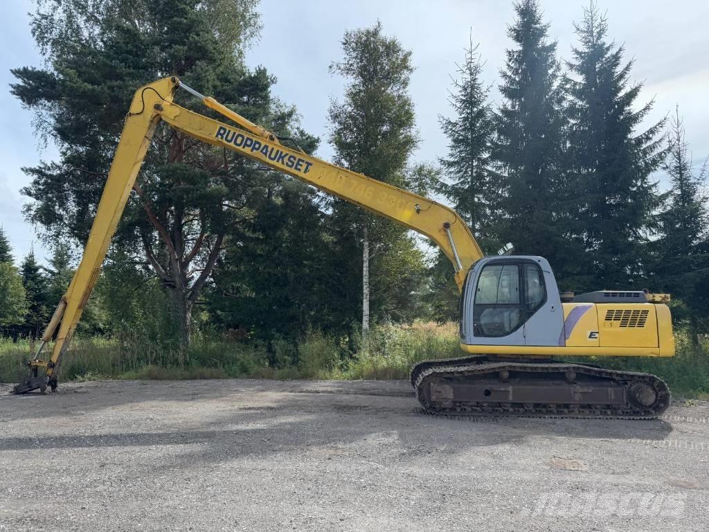 New Holland E 215 Gravemaskiner med lang gravebom