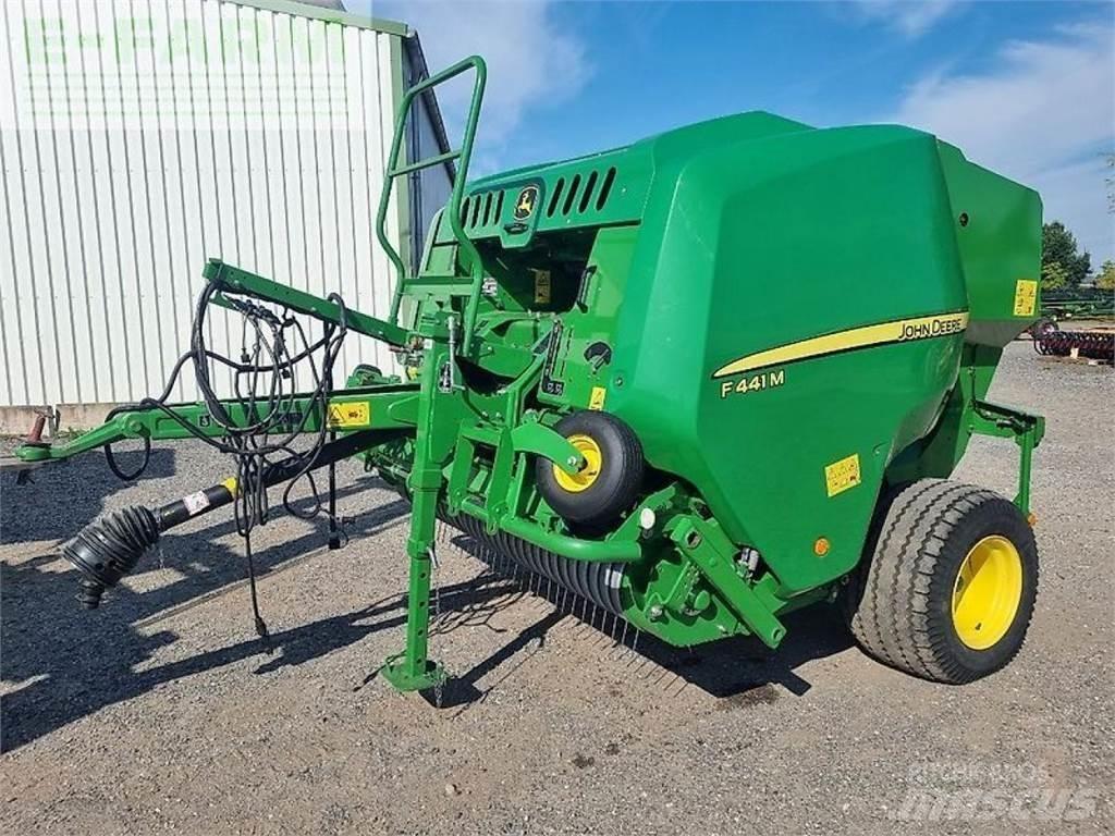 John Deere f441m Pressere til firkantede baller