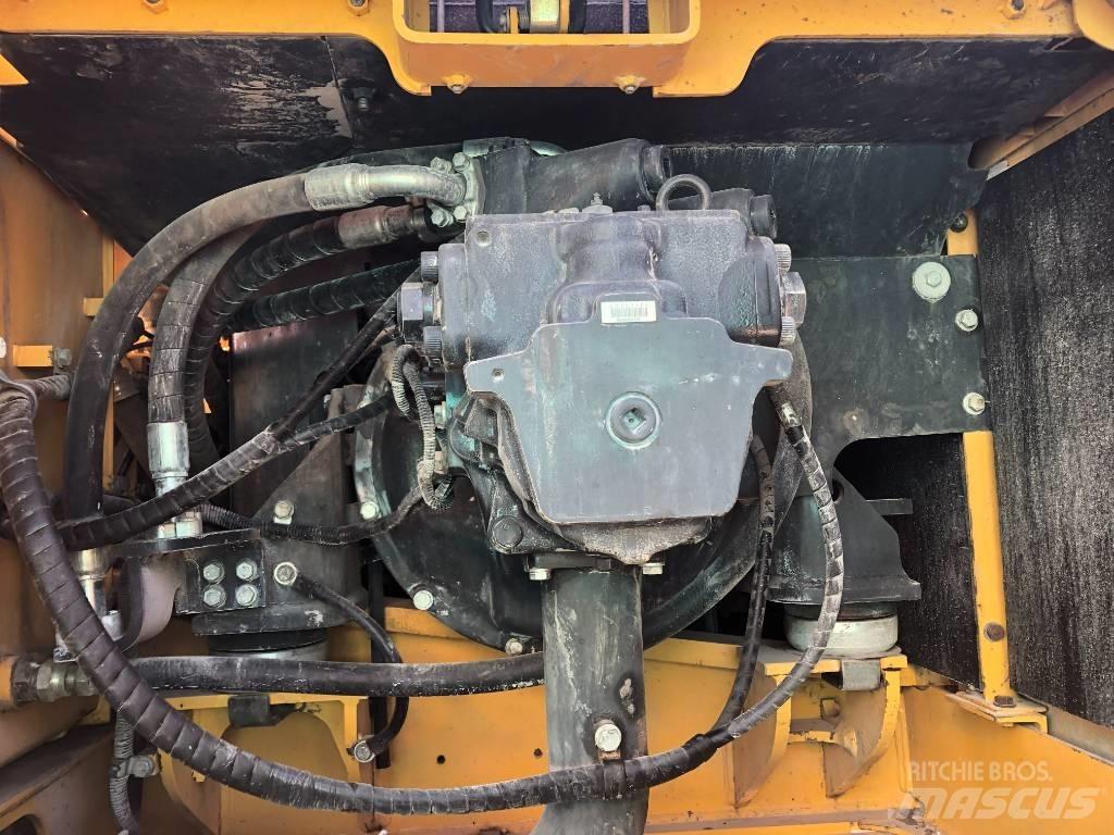 Komatsu 350 Gravemaskiner på larvebånd