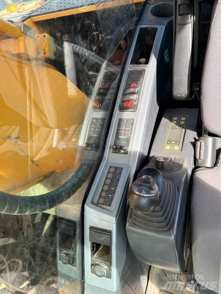 JCB JS 220 LC Gravemaskiner på larvebånd