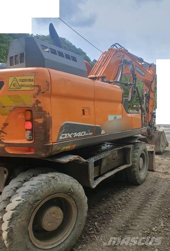 Doosan DX 140 W Gravemaskiner på hjul