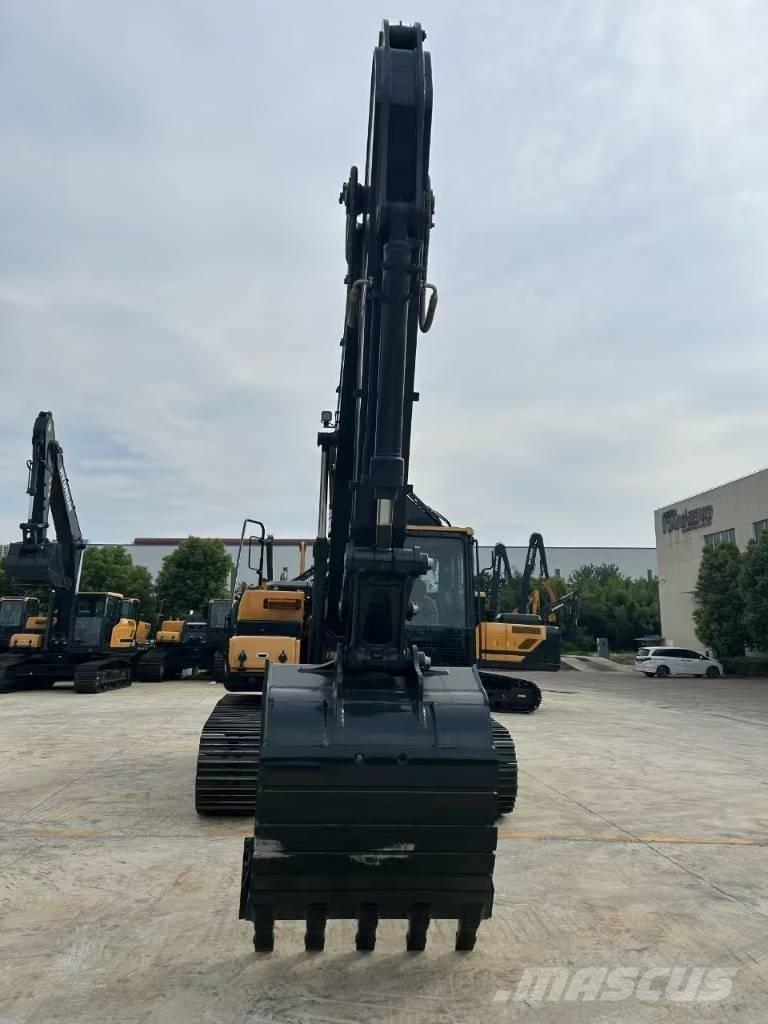 Hyundai HX 220 L Gravemaskiner på larvebånd