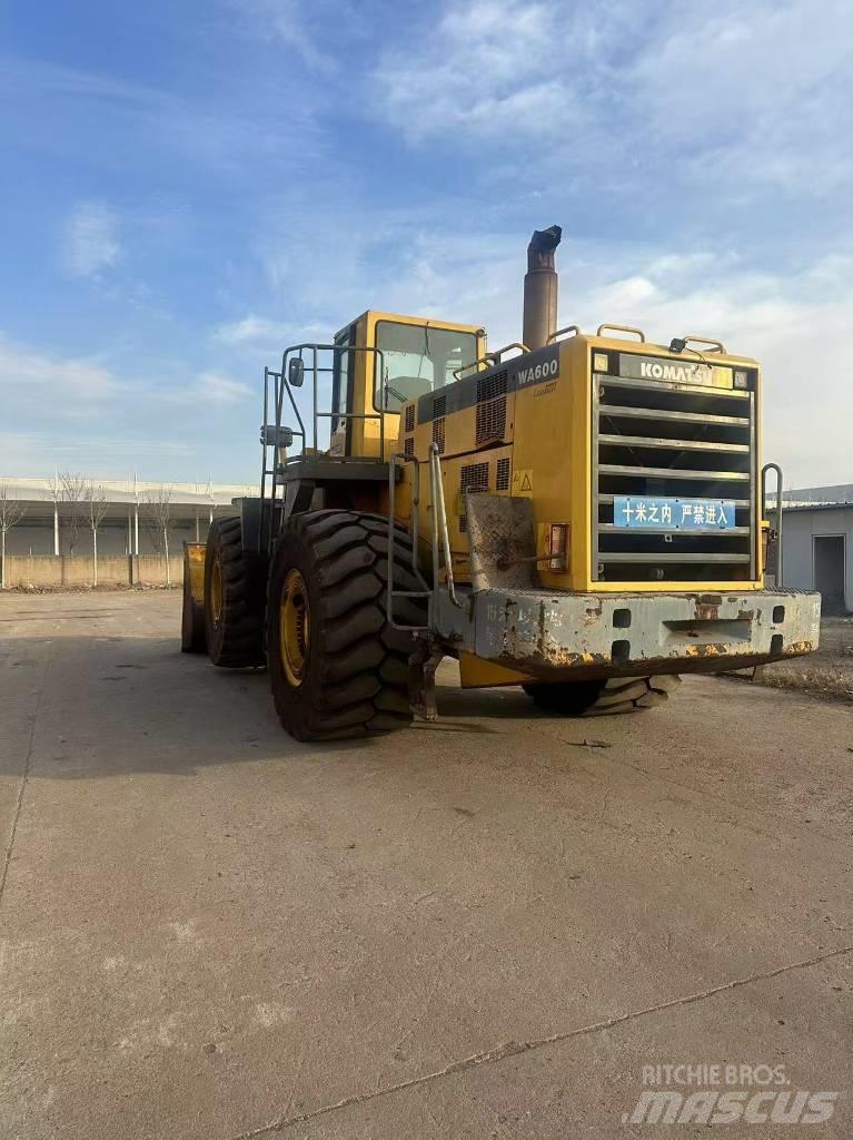 Komatsu WA 600-6 Læssemaskiner på hjul
