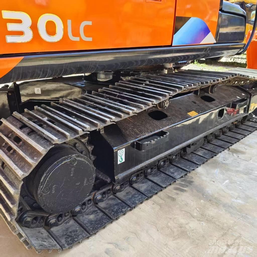 Hitachi ZX 130 Gravemaskiner på larvebånd