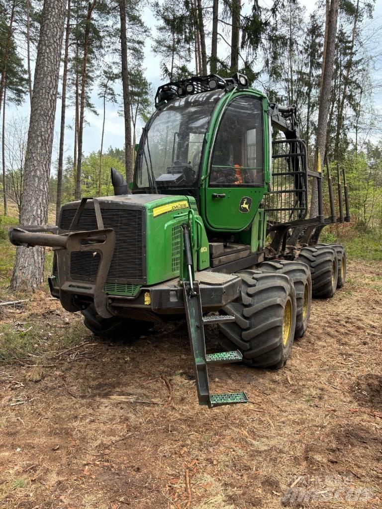 John Deere 810 E Udkørselsmaskiner