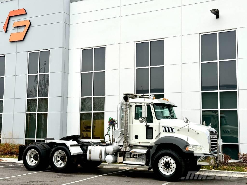 Mack GU813 Trækkere