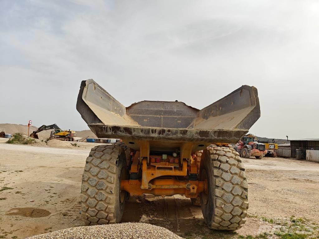CAT 740B Terrængående lastbiler