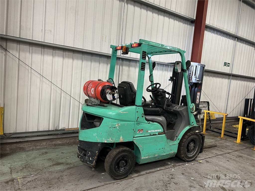 Mitsubishi FG25NT LPG gaffeltrucks