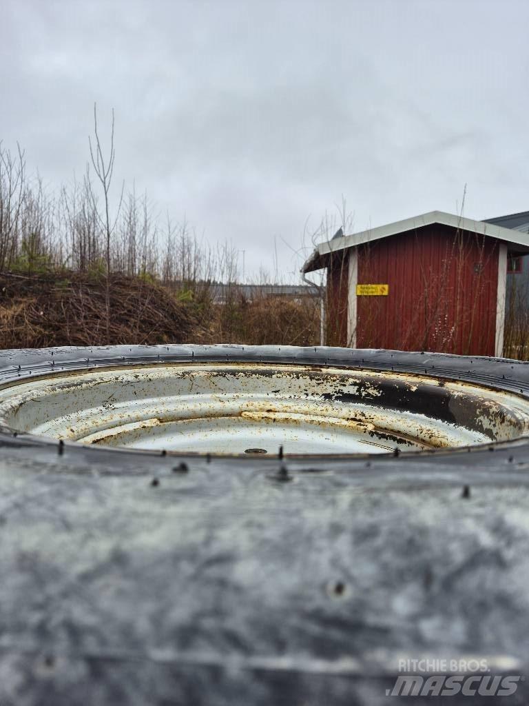 Dunlop 365/80R20 Dæk, hjul og fælge