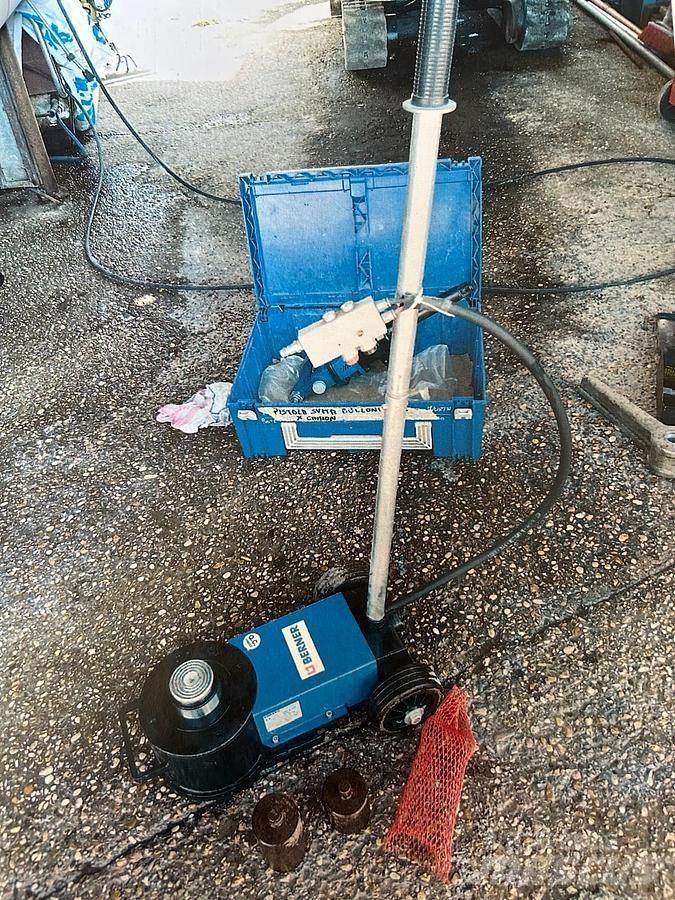  Berner YAK 215/P Trucks - Andet