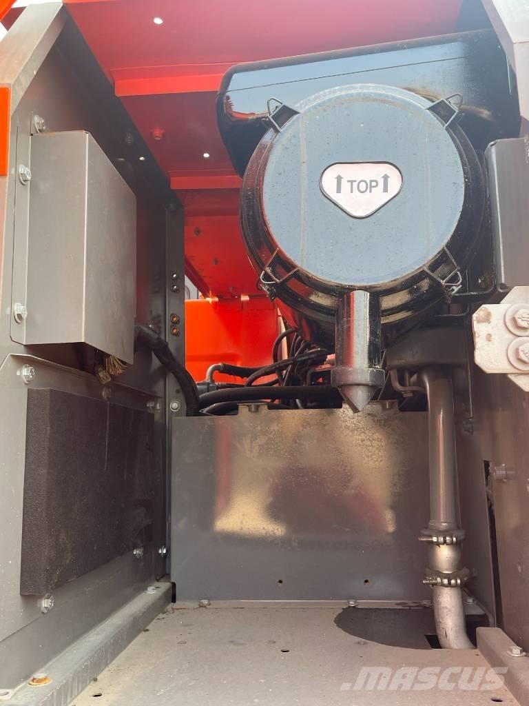 Hitachi ZX 210 Gravemaskiner på larvebånd