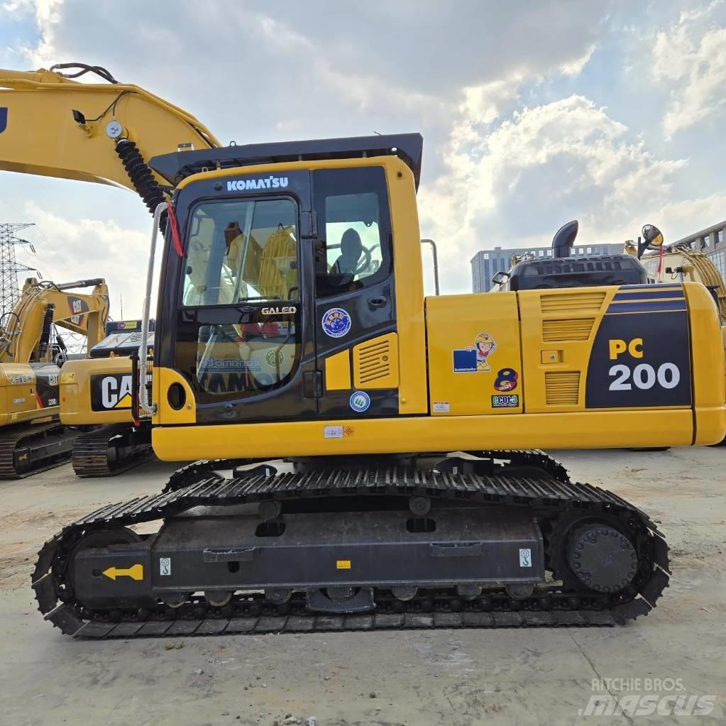 Komatsu PC 200-8 Gravemaskiner på larvebånd