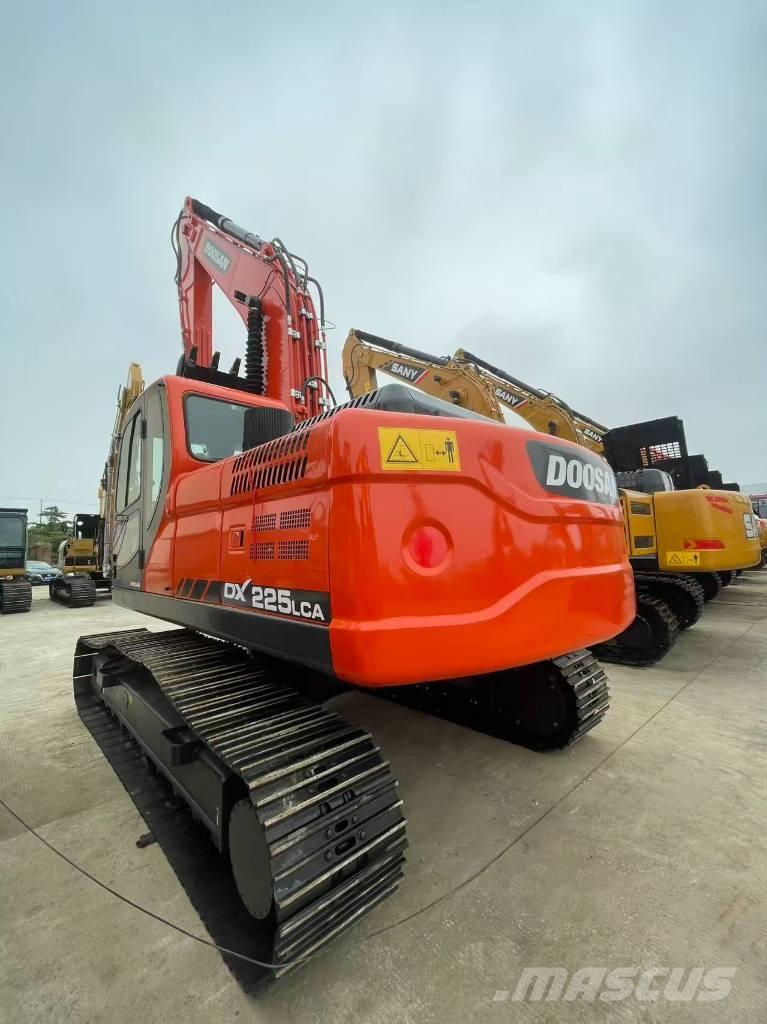 Doosan DX 225 LC Gravemaskiner på larvebånd