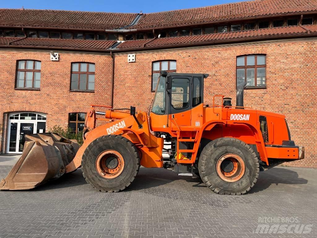 Doosan DL 300 Læssemaskiner på hjul