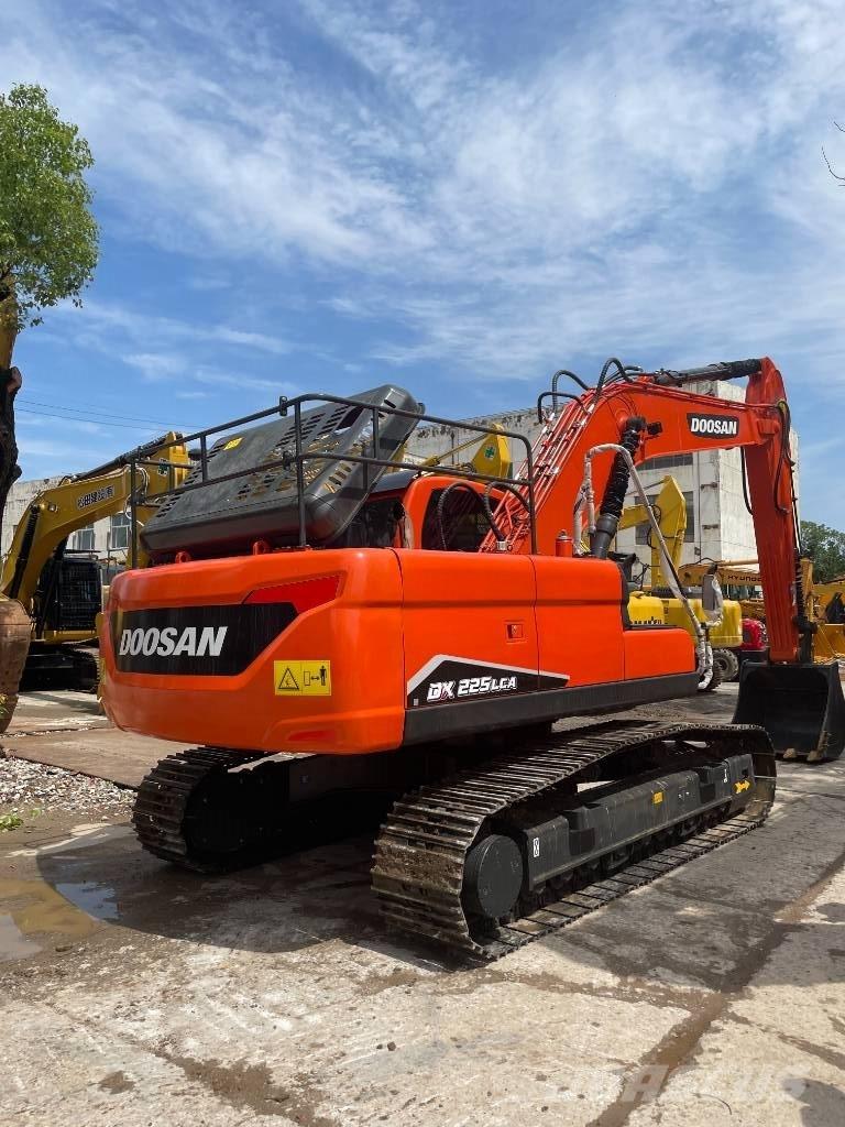 Doosan DX 225 Midi-gravemaskiner 7t - 12t