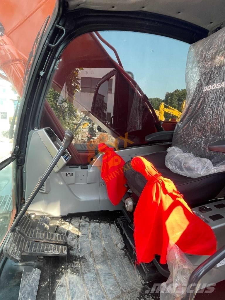Doosan DX 225 LC Gravemaskiner på larvebånd