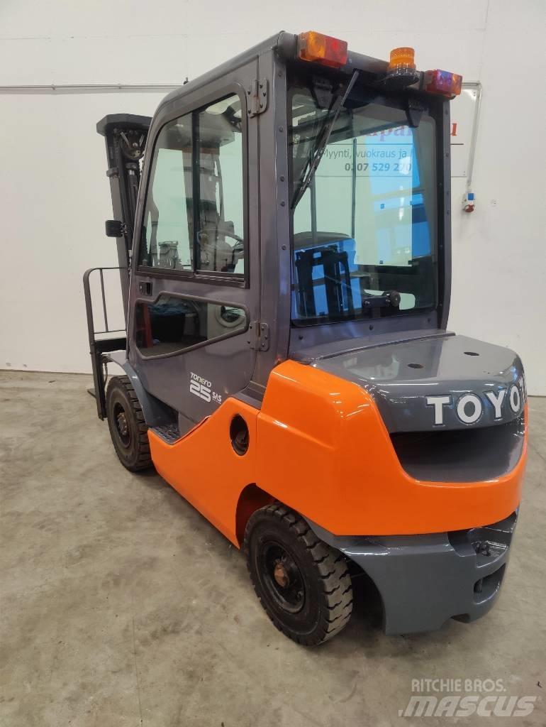 Toyota 02-8 FDF25 Diesel gaffeltrucks