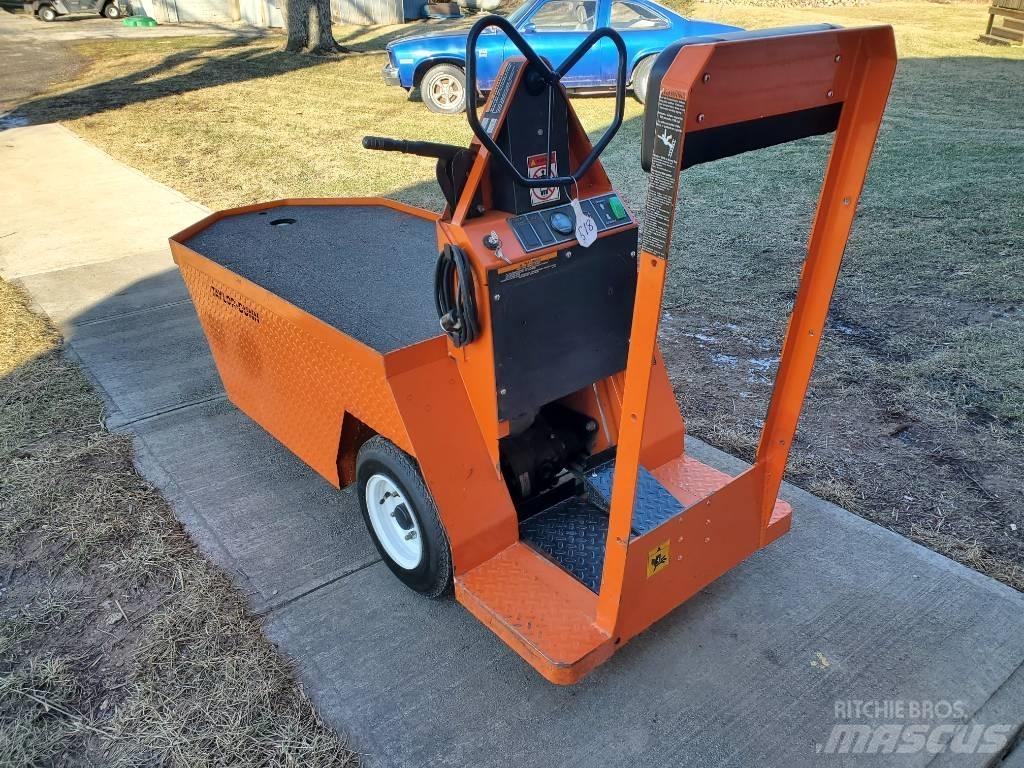 Taylor-Dunn SC100 Bugsertruck
