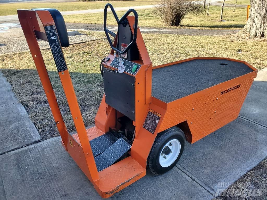 Taylor-Dunn SC100 Bugsertruck