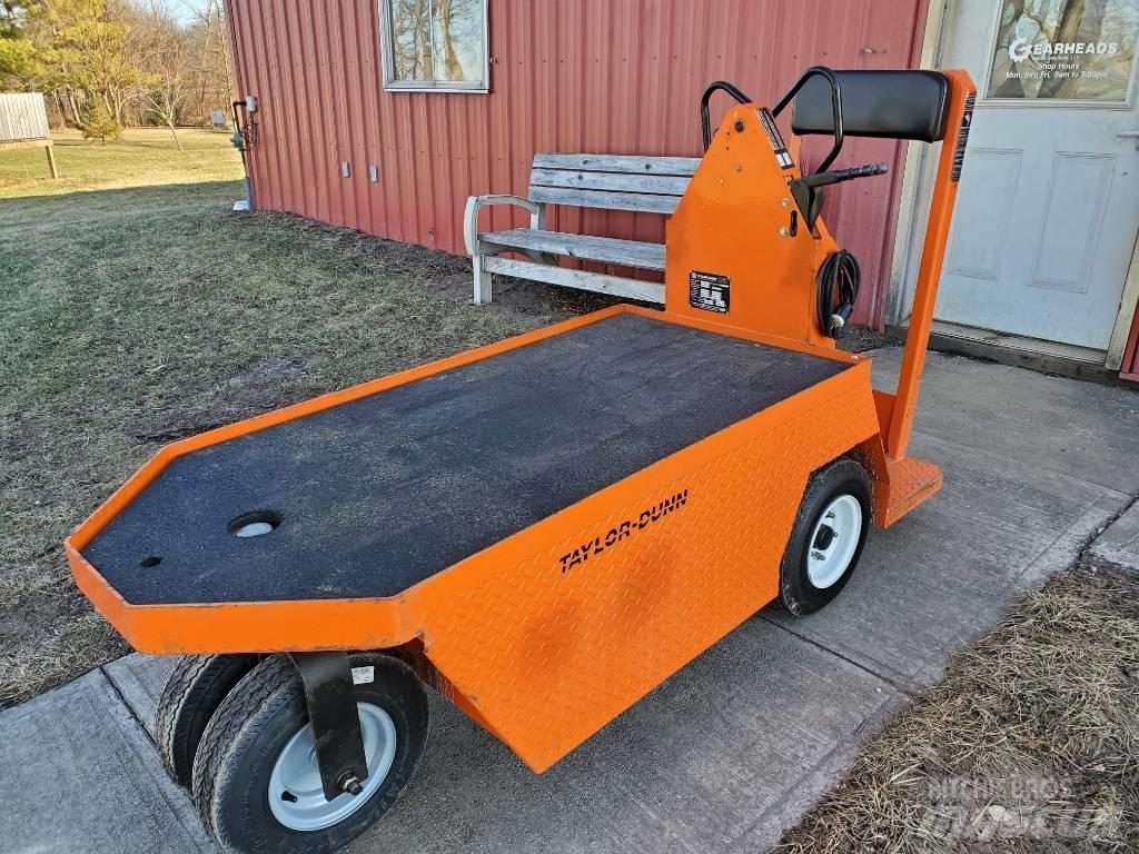 Taylor-Dunn SC100 Bugsertruck