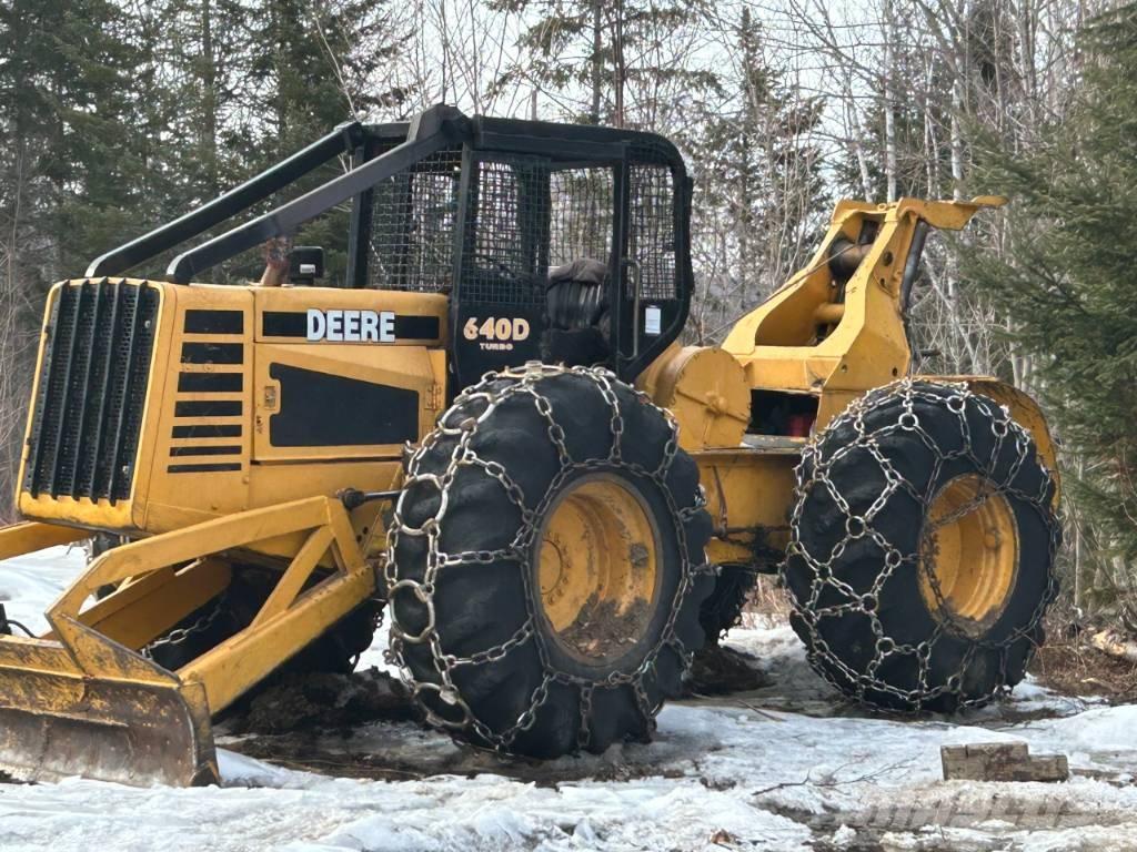John Deere 640 D Udslæbningstraktorer