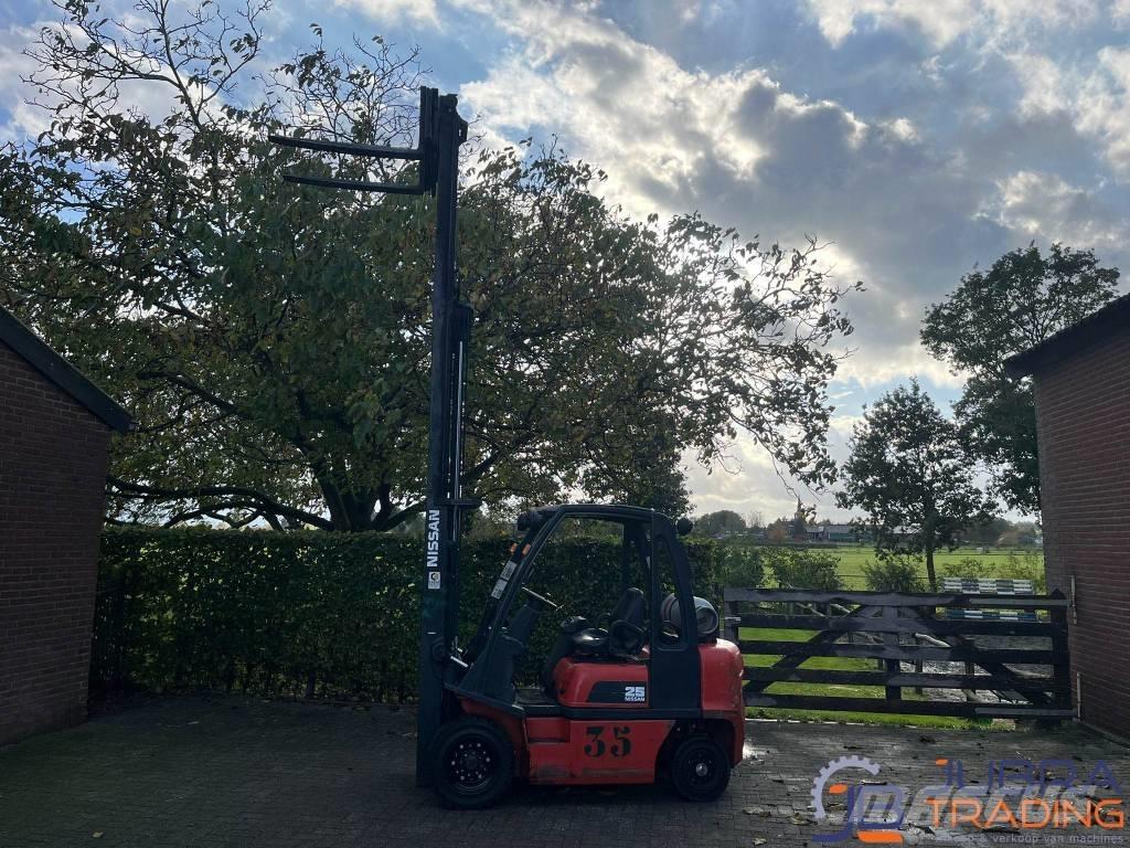 Nissan UD02A25PQ LPG gaffeltrucks