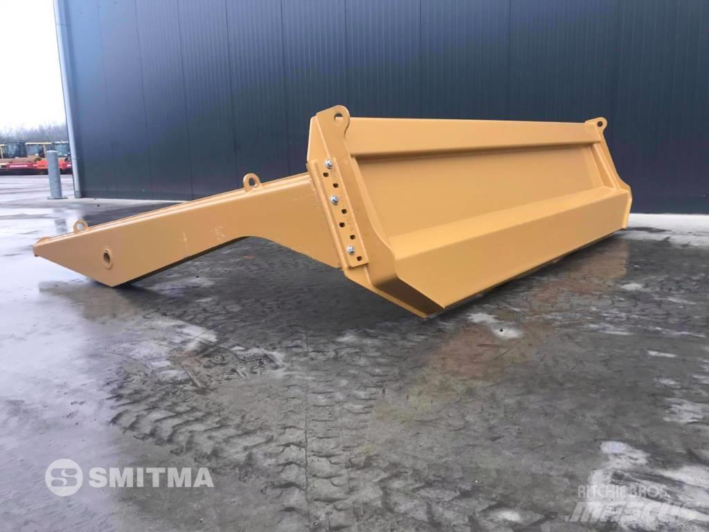 CAT 745 Bagklapper