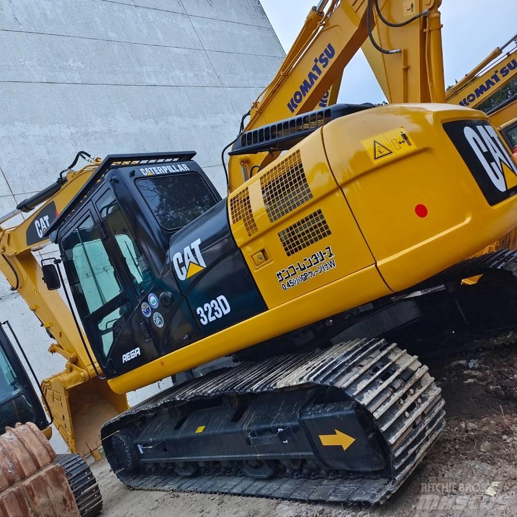 CAT 323 D Gravemaskiner på larvebånd
