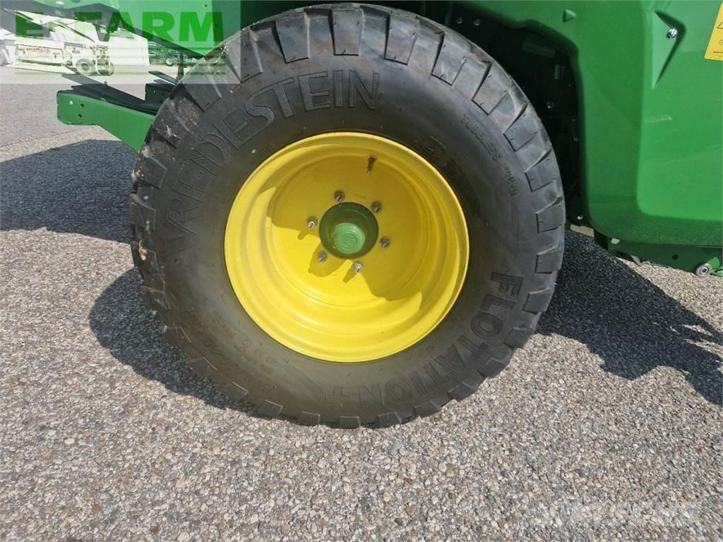 John Deere V461M Pressere til firkantede baller
