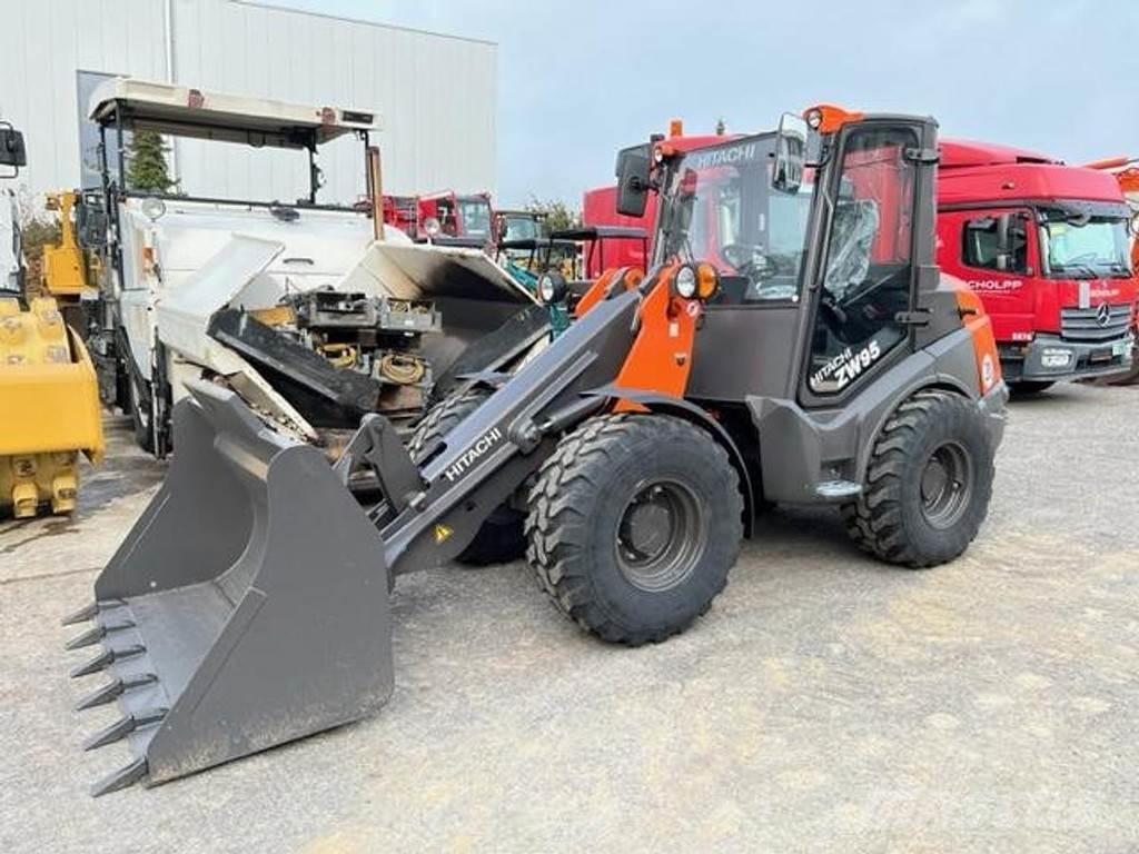 Hitachi ZW95-6C Læssemaskiner på hjul