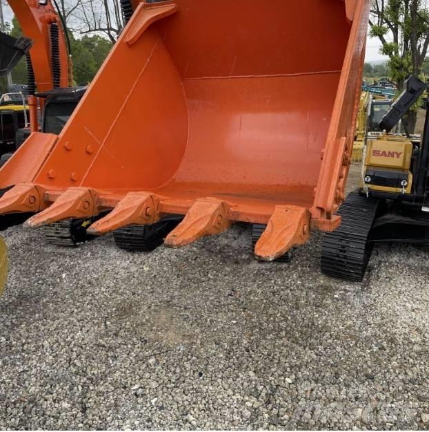 Hitachi ZX200 Gravemaskiner på larvebånd