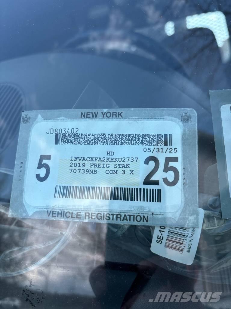 Freightliner M2-106 Kraner på larvebånd