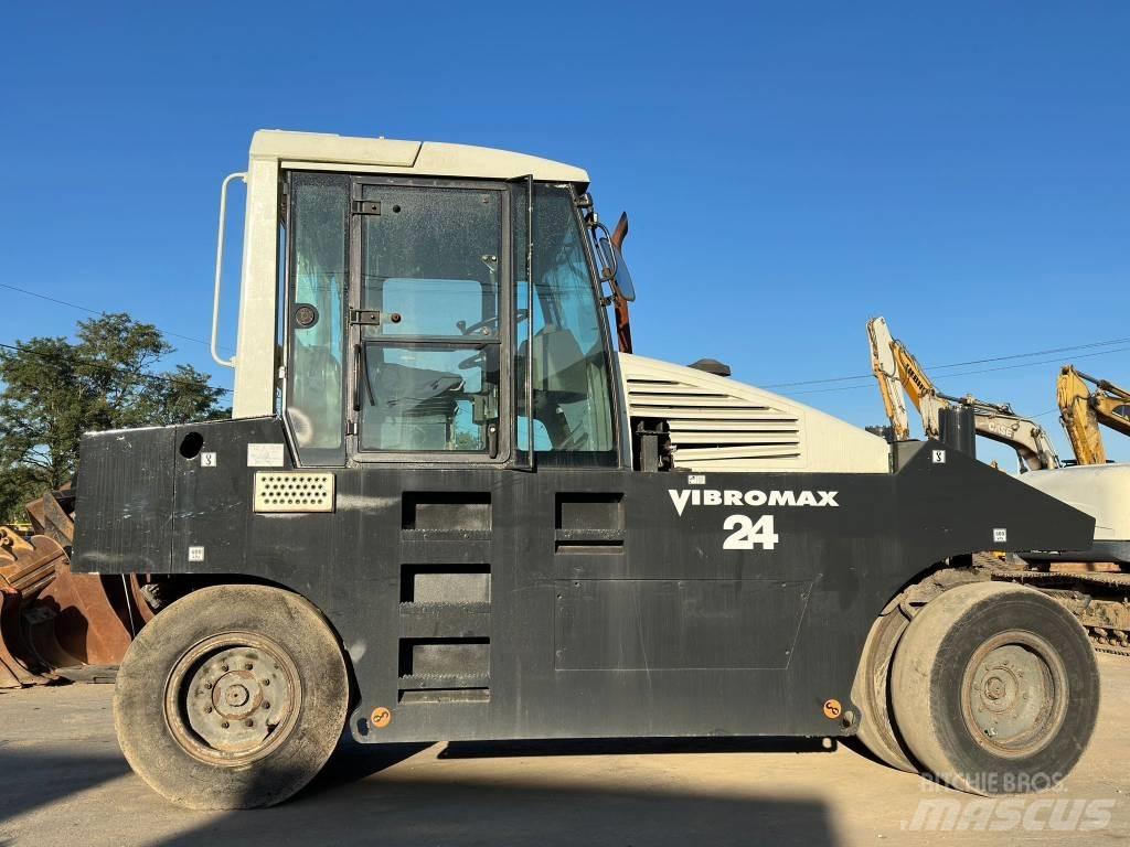 Vibromax W2400 Tromle med luftdæk