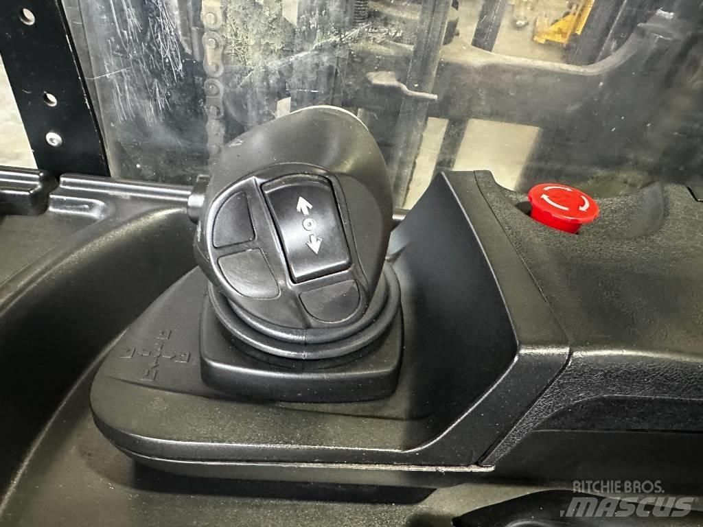 Yale MR16 Reachtruck