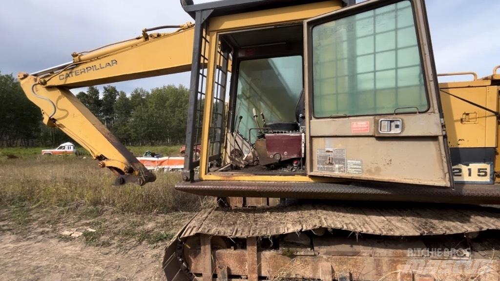 CAT 215 Gravemaskiner på larvebånd