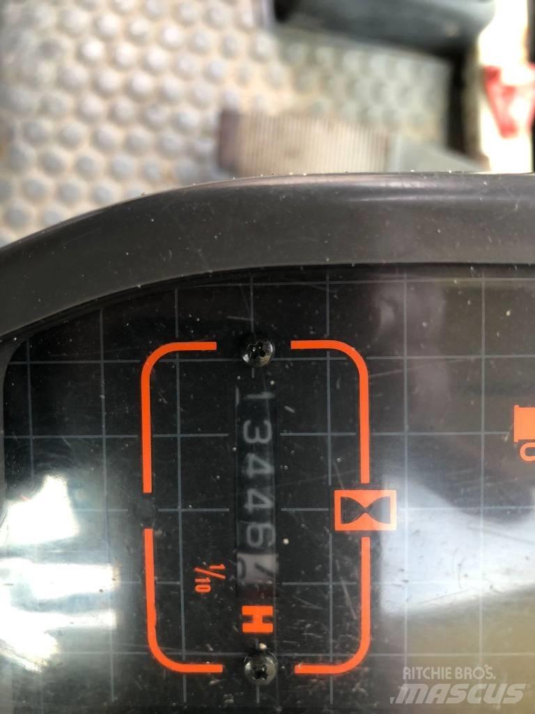 Etec 813B Gravemaskiner på hjul
