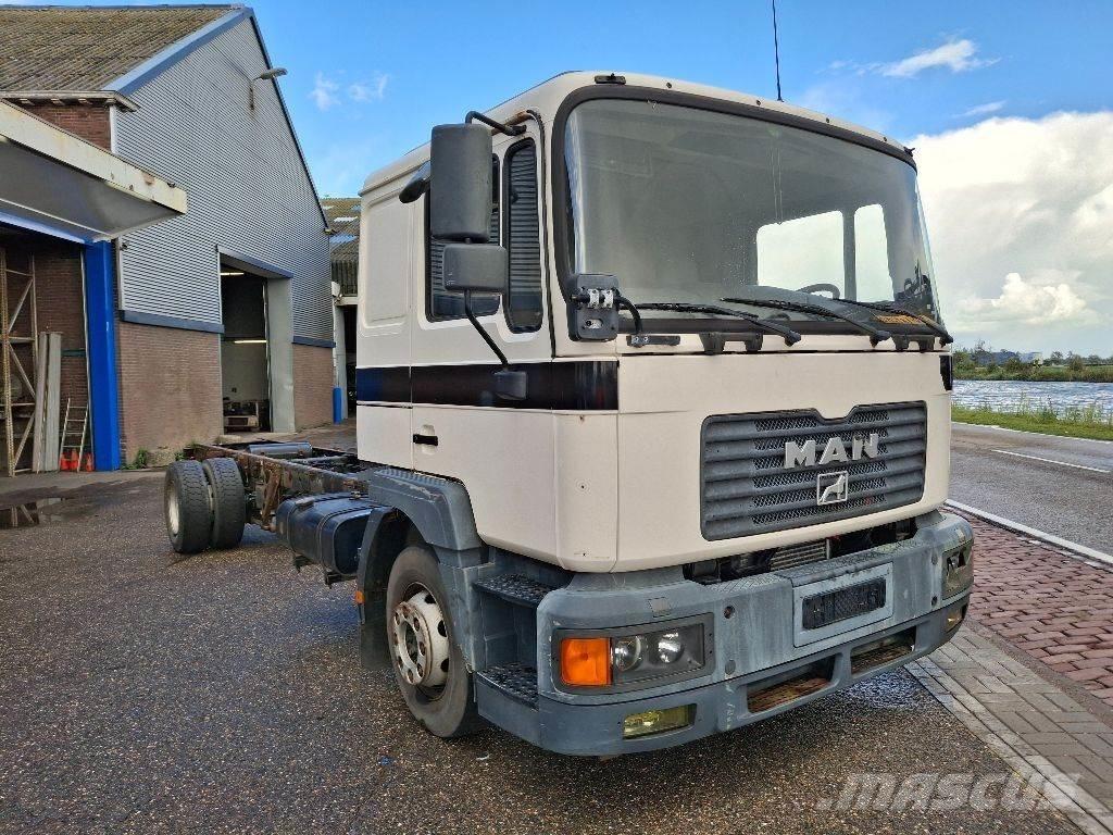 MAN 14.220 Chassis