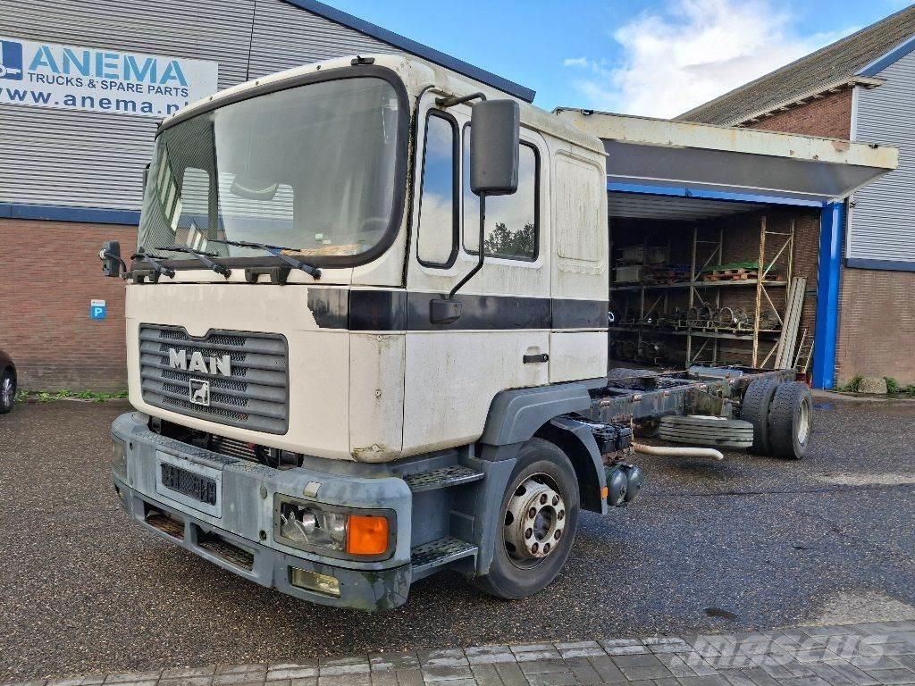 MAN 14.220 Chassis