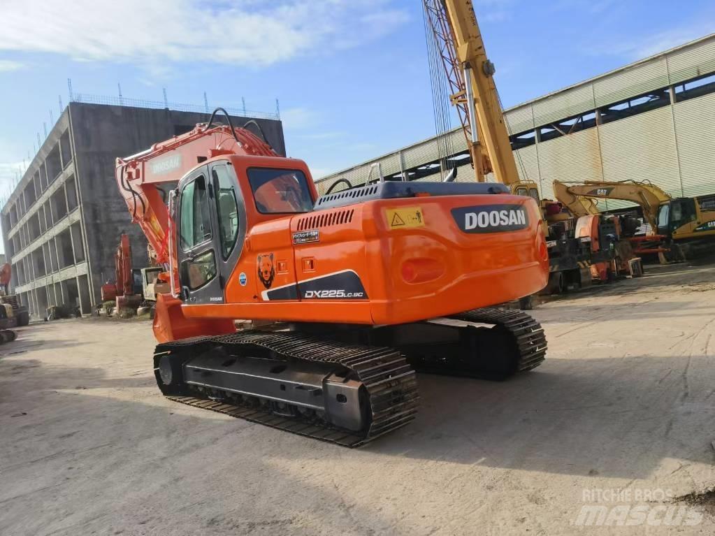 Doosan DX 225 Gravemaskiner på larvebånd
