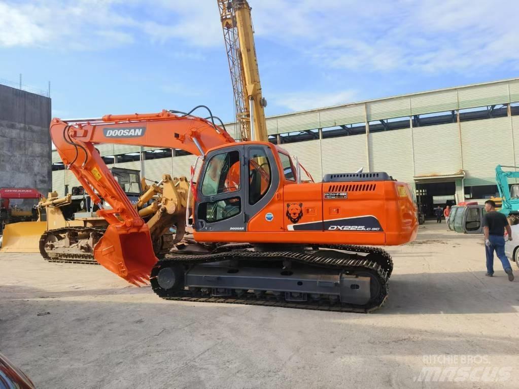 Doosan DX 225 Gravemaskiner på larvebånd