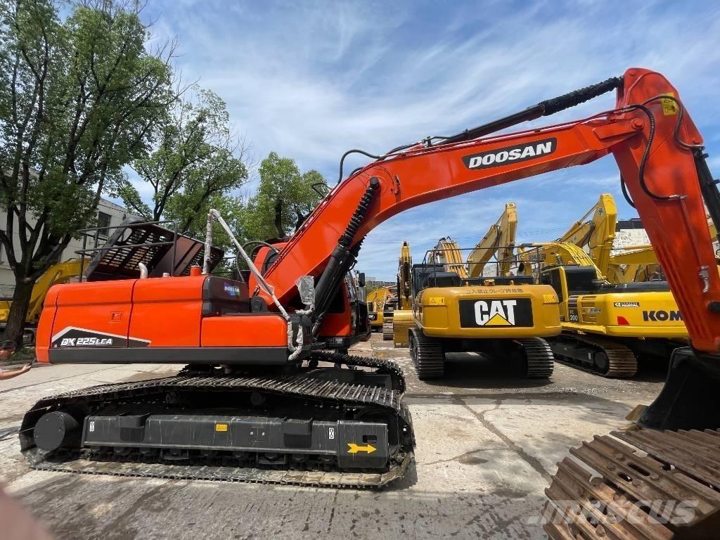 Doosan DX 225 Midi-gravemaskiner 7t - 12t